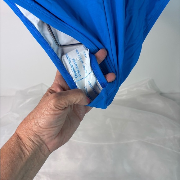 La Blanca Women's One Piece Swimsuit High Neck Keyhole Island Goddess Capri Blue - Picture 8 of 9